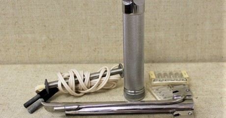 Ларингоскоп с прямым рифленым клинком модель 478